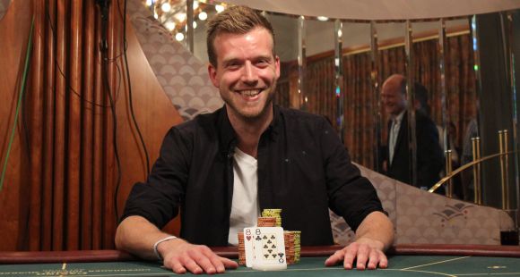 I 2013 vandt Rasmus Agerskov DM i Poker, men selvom han har cashet for mere end $650.000 live, er det under nicket 'RasA86' på PokerStars, han for alvor har succes. Her har han tourgevinster for næsten $2,2 millioner.